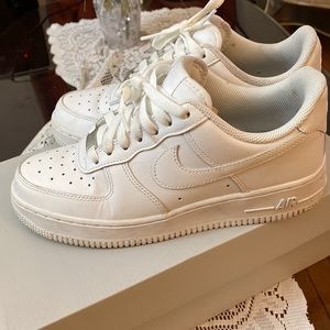 Womens Air Force 1s size 7.5